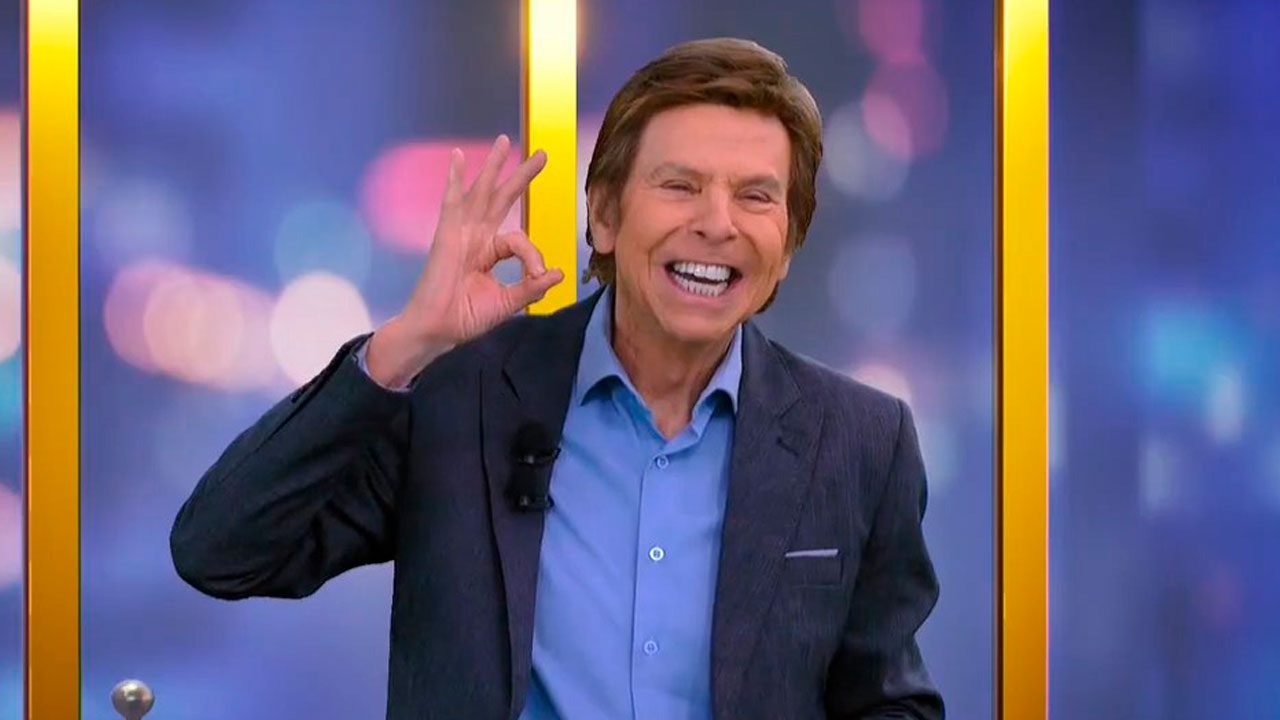 Após chuva de denúncias, RedeTV! tira Nelson Rubens do 'TV Fama' por acusações de assédio