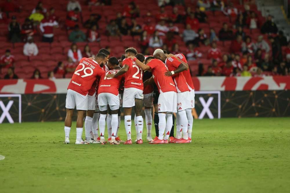 Escândalo amoroso abala o Internacional: jogadores titulares disputam filha de empresário do clube