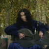 Charli XCX brilha em filme inspirado em HQ medieval com drama e romance