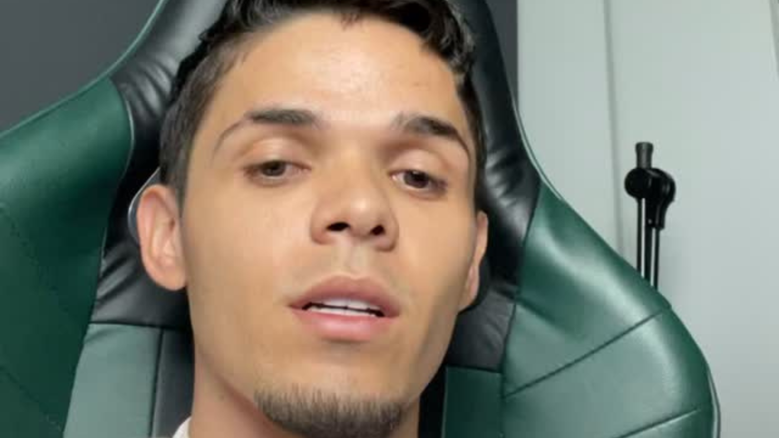 MC Niack revela roubo de quase R$ 1 milhão de sua conta
