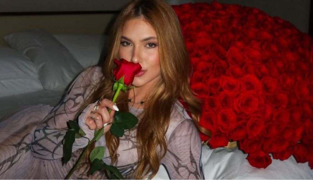 Virginia recebe buquê de flores gigante em Dubai e web especula novo affair: "Foi o Vini?"