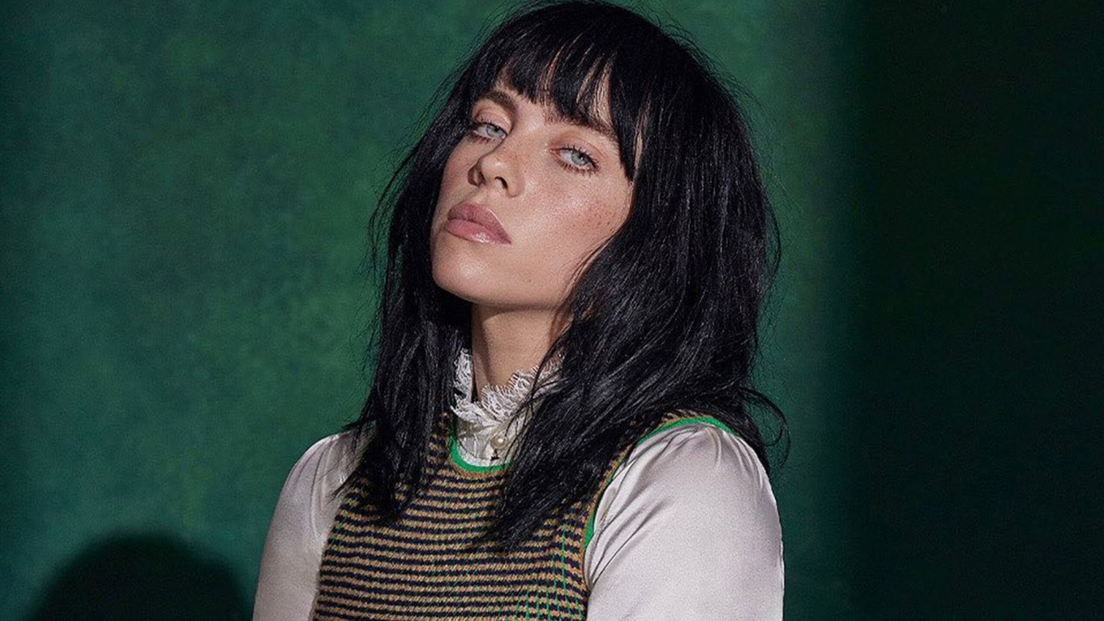 Billie Eilish quebra recordes históricos com “Birds of a Feather” e “Wildflower”