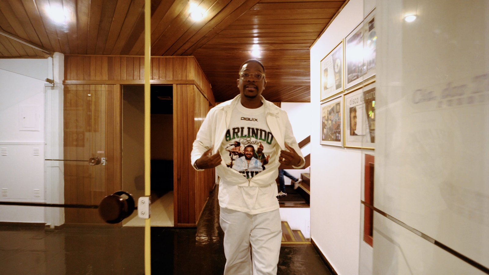 Mumuzinho veste camisa com homenagem à Arlindo Cruz - Foto: Renan Valvic