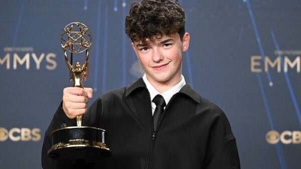 Astro de 'Adolescencia', Owen Cooper se torna o ator mais jovem premiado da história no Emmy