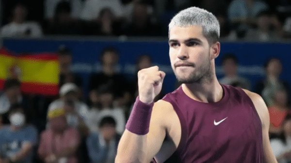 Rei do tênis: Alcaraz vence em Tóquio e chega a oito troféus na temporada