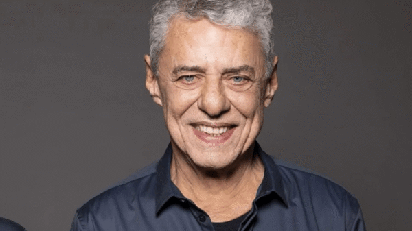 Homem afirma ser filho de Chico Buarque e aciona cantor na Justiça