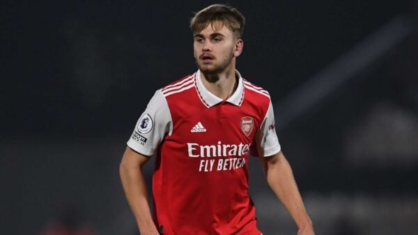 Ex-jogador do Arsenal morre aos 21 anos após grave lesão cerebral durante partida