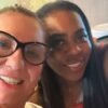 Mãe de Virginia Fonseca posa com mãe de Vini Jr. e celebra nova amizade: "Bora beber, amiga"