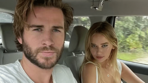 Liam Hemsworth e Gabriella Brooks anunciam noivado com foto de anel de diamante