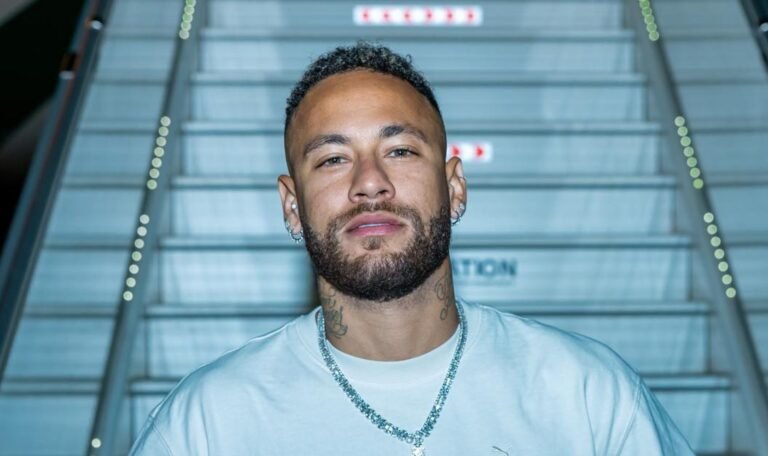 84% dos fãs homens e héteros de Neymar teriam um relacionamento com o jogador, diz pesquisa 48 Quem é o bilionário que deixou fortuna para Neymar