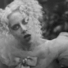 Lady Gaga lança clipe sombrio e poderoso de "The Dead Dance"