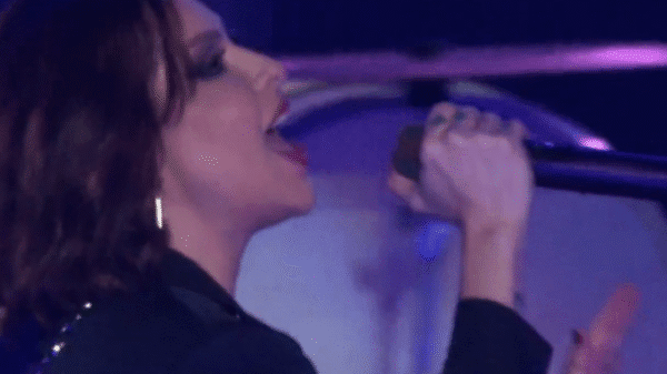 Hits, nostalgia e pedido de casamento marcam o show de Pitty no The Town