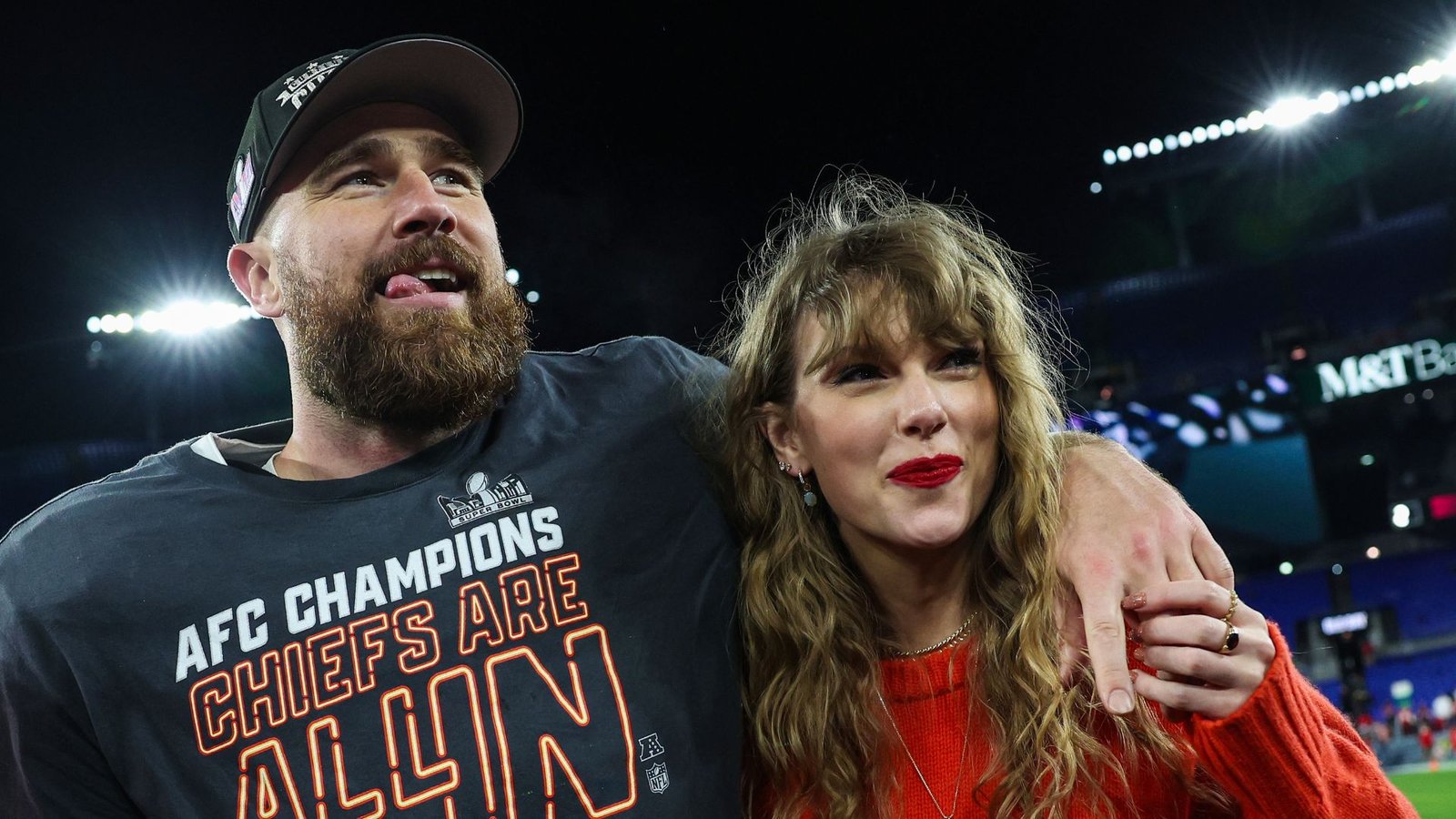 Travis Kelce fala pela primeira vez sobre noivado com Taylor Swift e revela detalhes românticos