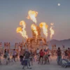 Homem é encontrado morto no festival Burning Man; polícia investiga suspeita de homicídio
