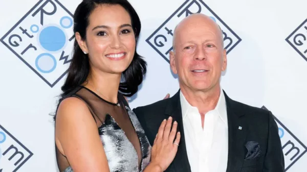 Esposa de Bruce Willis descreve convivência com demência do ator como “um luto constante” 1 Esposa de Bruce Willis descreve convivência com demência do ator como “um luto constante”