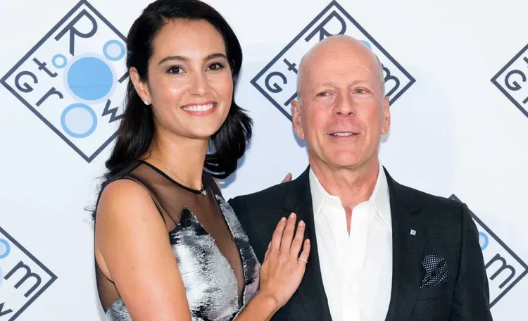 Esposa de Bruce Willis descreve convivência com demência do ator como “um luto constante”