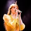 Florence Welch revela experiência de quase morte durante gravidez ectópica: "Devastador"
