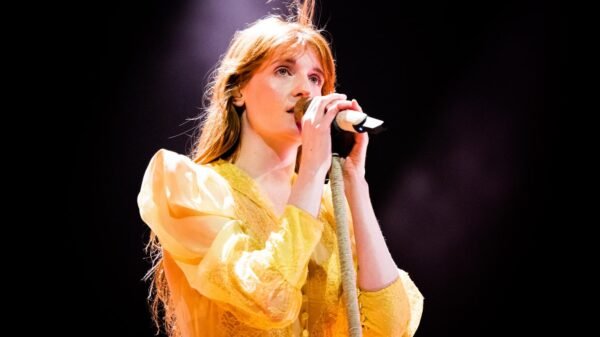 Florence Welch revela experiência de quase morte durante gravidez ectópica: "Devastador"