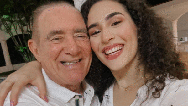 Filha de Renato Aragão rebate boatos sobre morte do pai: "Um absurdo"