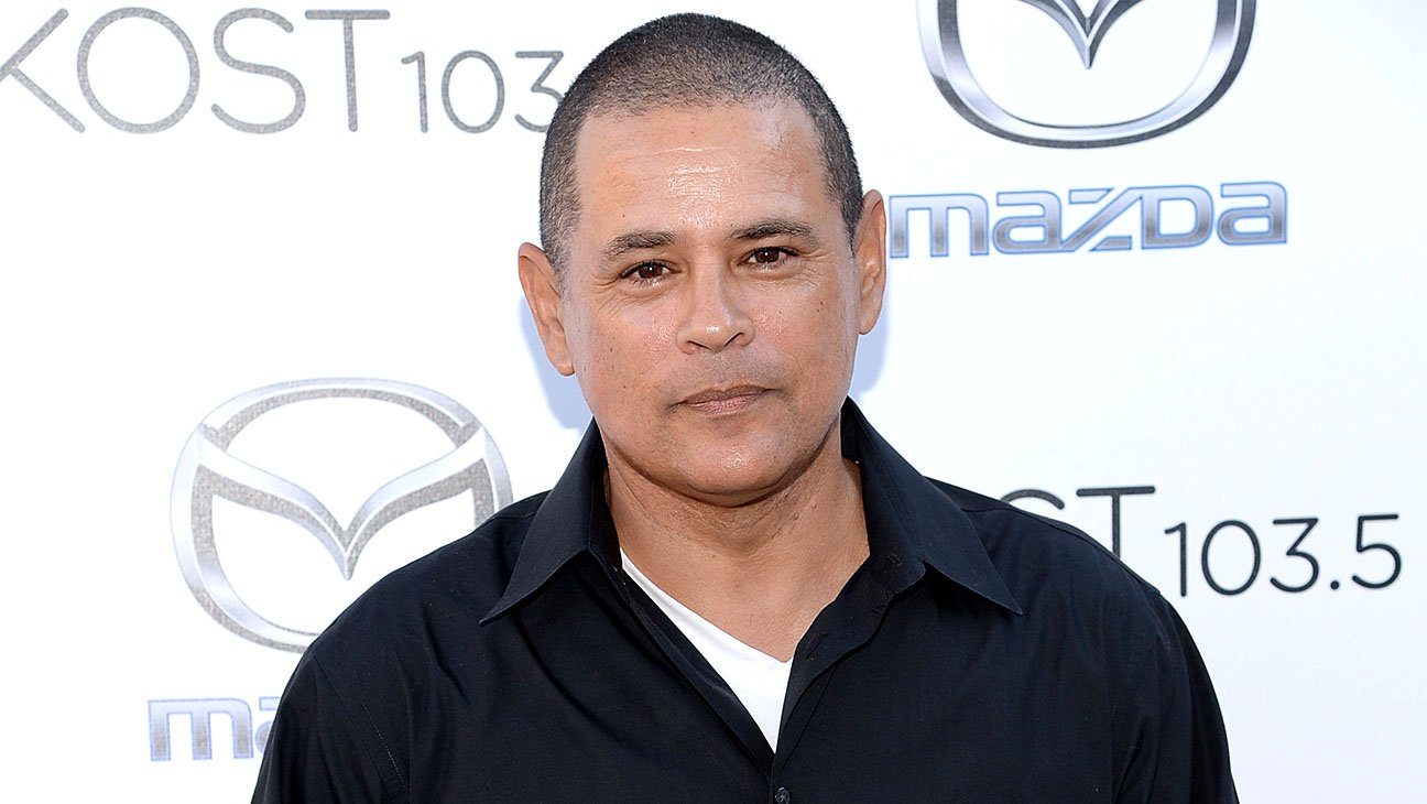 Ator de 'Breaking Bad' é preso em Los Angeles acusado de agredir jovem com mangueira