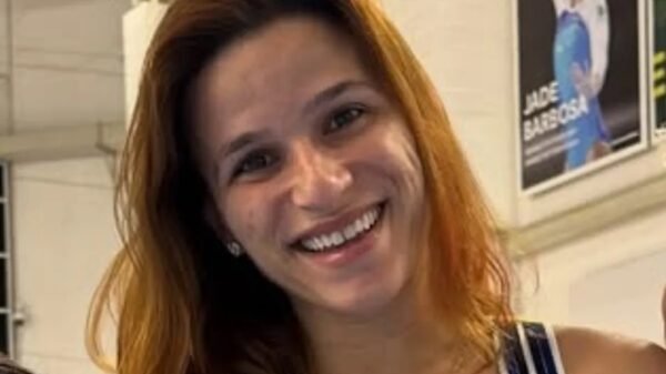 Jade Barbosa exibe barriga de grávida ao lado de colegas de ginástica