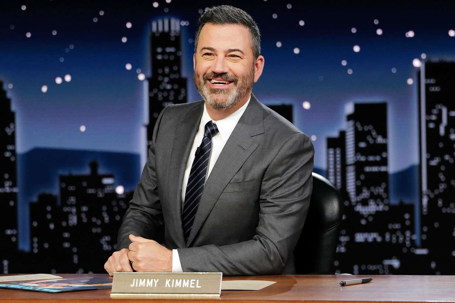 Emissora de TV suspende programa de Jimmy Kimmel após polêmica envolvendo comentário sobre Charlie Kirk