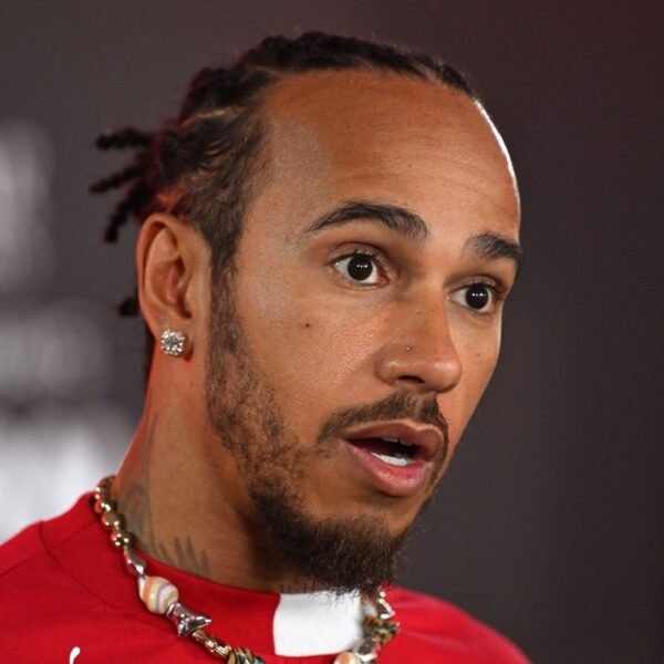 Lewis Hamilton revela que vendeu coleção de carros avaliada em R$ 93,5 milhões