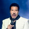 Lionel Richie retorna triunfante ao Brasil no The Town; veja provável setlist