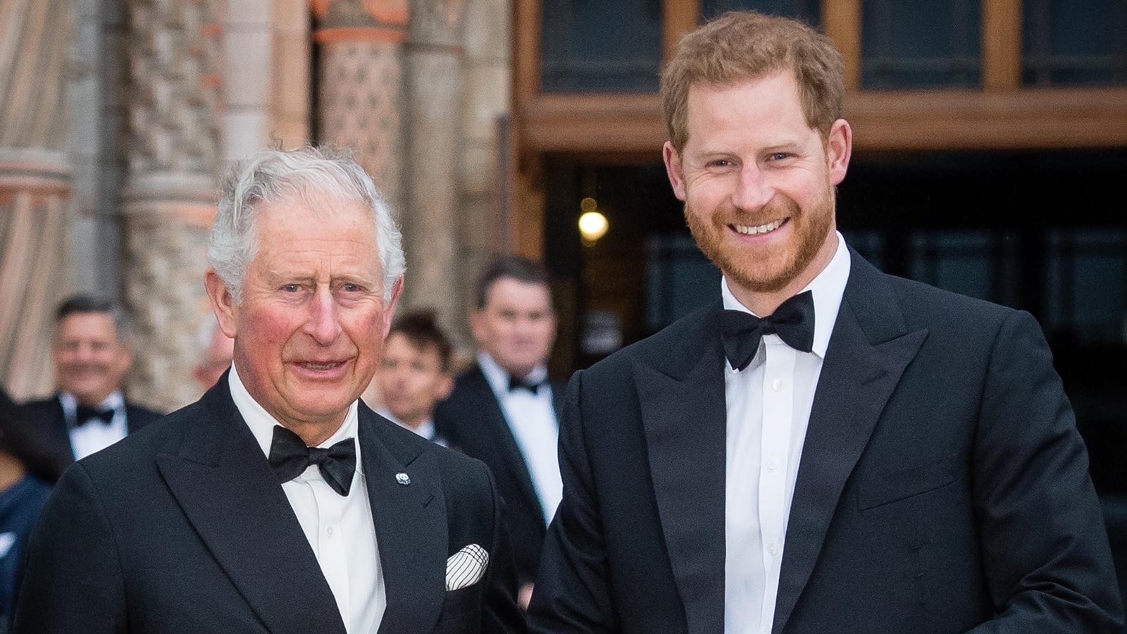 Príncipe Harry nega boatos sobre reencontro com o pai, Rei Charles III