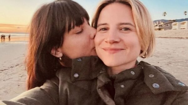 Bianca Comparato anuncia término do namoro com a estilista Rafaella Caniello