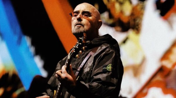 Paul Arthurs, do Oasis, câncer