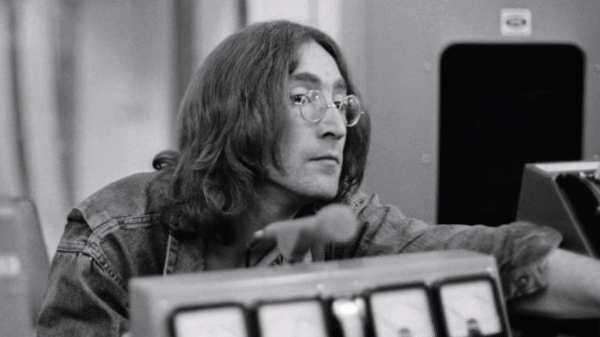 Lennon desconfiava ter telefone grampeado pelo governo Nixon, revela entrevista 'perdida'