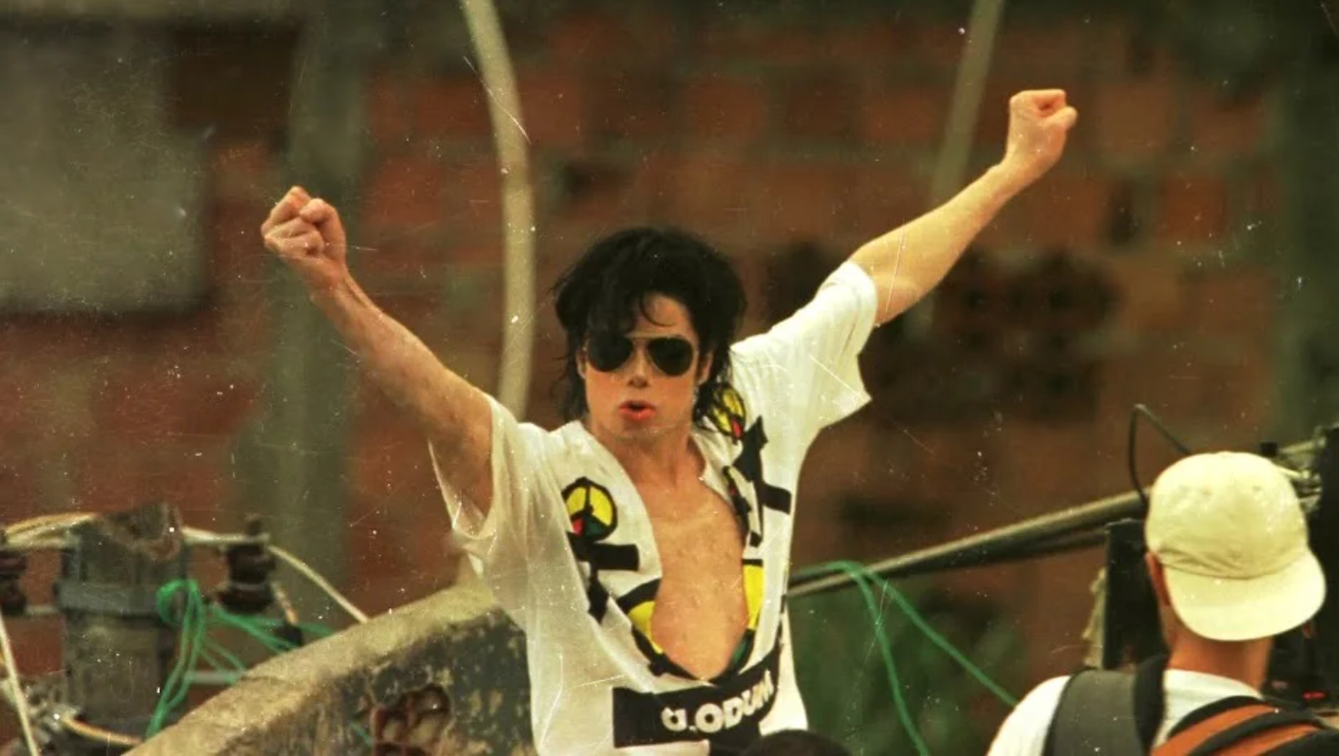 Michael Jackson era chamado de 'fedorento' por amigos, revela Lionel Richie