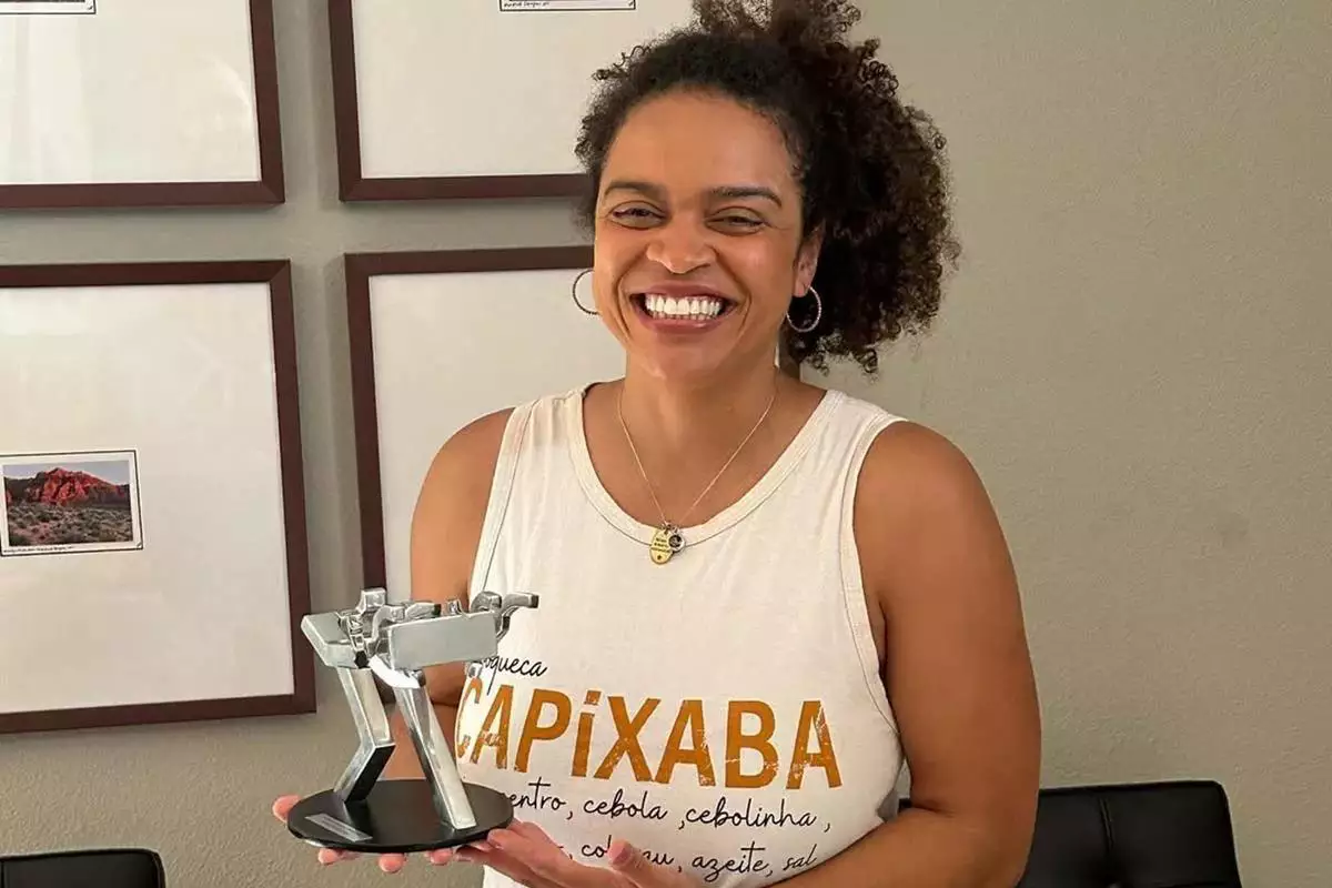 Cineasta brasileira presa nos EUA é liberada pela imigração, revela marido