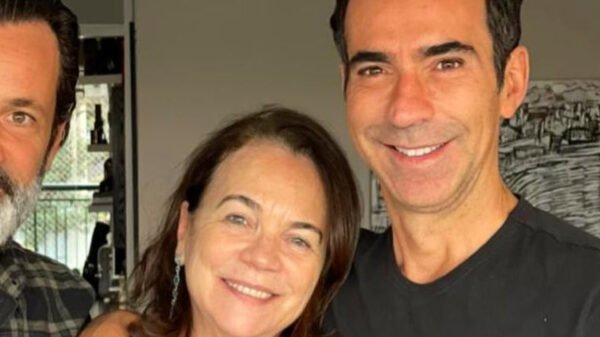 César Tralli encontra cartas da adolescência guardadas pela mãe que morreu há 3 anos