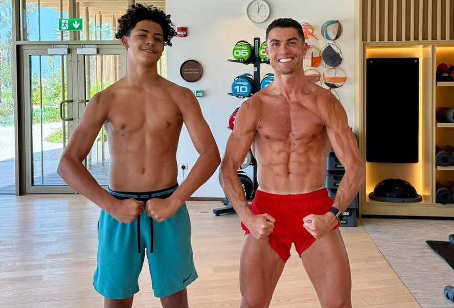 Cristiano Ronaldo presenteia filho com carro milionário e gera debate nas redes: “A vida é muito injusta”