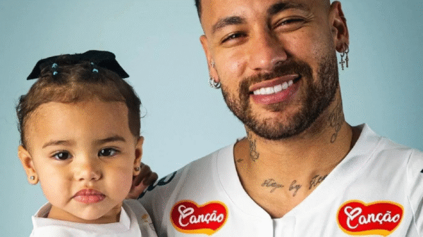 Neymar com a filha Mavie.