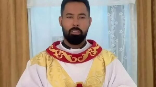 Quem é o padre flagrado com a noiva de um fiel em casa paroquial em MT