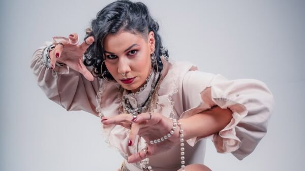 Haney retorna à cena musical com o single “Cérebro Quebrado” e anuncia o EP “Um Destino Fabuloso”