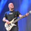 Baixista do Limp Bizkit foi encontrado morto em poça de sangue, diz site