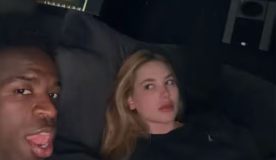 Após rumores de crise, Vini Jr. posta selfie com Virginia, que faz cara de 'poucos amigos'