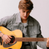 Sam Sabbá desponta como jovem talento multifacetado no cenário artístico