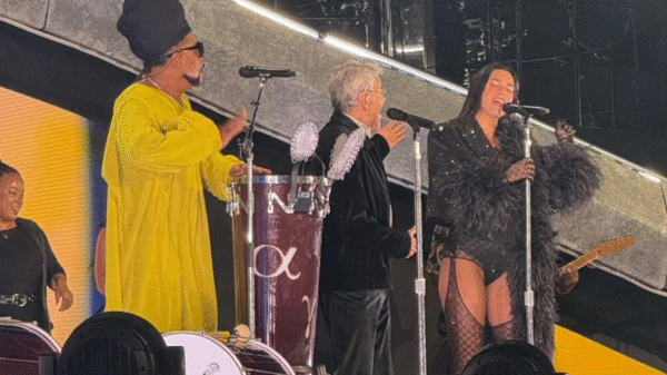 Dua Lipa estreia turnê no Brasil em show com participação de Caetano Veloso, Carlinhos Brown e discurso em português; veja vídeos