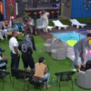 Participante de reality desmaia após ser empurrada em piscina por colega; veja vídeo