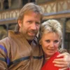 Ex-esposa de Chuck Norris morre aos 84 anos, informam filhos