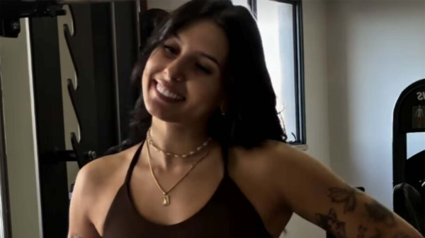 Ana Castela impressiona ao exibir boa forma em look de academia e revela rotina de transformação física