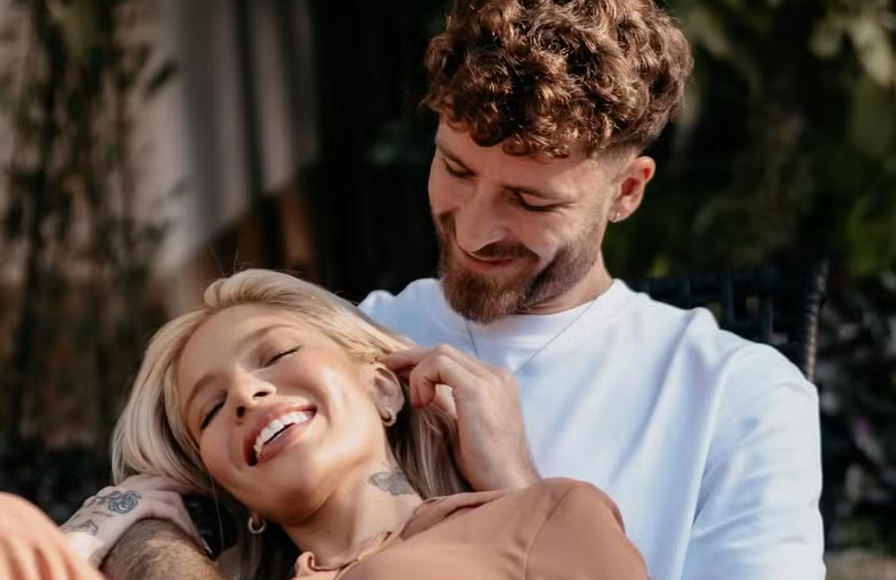 Karoline Lima e Léo Pereira reatam namoro e compartilham declaração apaixonada