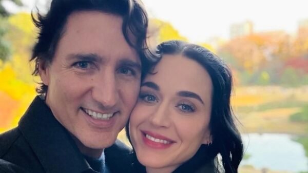 Katy Perry assume relacionamento com Justin Trudeau e posta foto em clima de romance