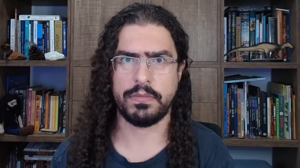 VÍDEO: Pirula reaparece e fala em vídeo pela 1ª vez após AVC 11 O YouTuber Pirula - Foto: Reprodução