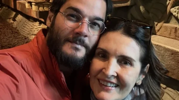 Namorado de Fátima Bernardes é internado durante viagem de férias no México